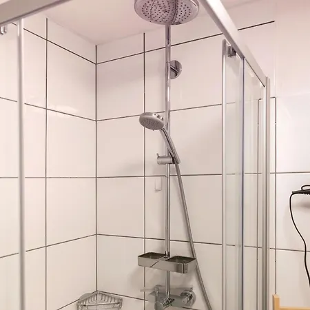 Hochwertig - Ruhig - Parkplatz - 15 Min Zur Messe *