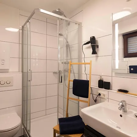 Hochwertig - Ruhig - Parkplatz - 15 Min Zur Messe דיסלדורף